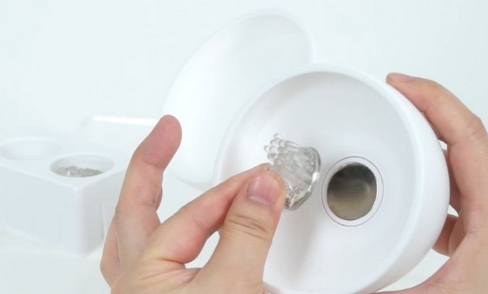 Fitting a clear attachment into a U.F.O. MOBILE cup